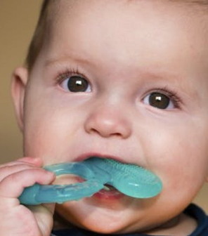 Idées pour soulager la poussée des dents de bébé